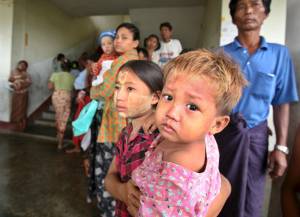 Birmania, aiuti bloccati: 30mila bimbi a rischio