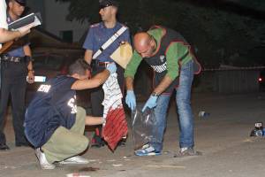 Ravenna, "Spostatevi 
dalla mia auto".  
Ma lo ammazzano