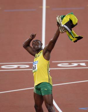 Bolt è un Fenomeno: stravince 100 metri 
e fa il record con la scarpa slacciata
