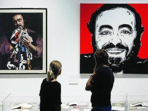 La gloria artistica, l’umanità e gli amici: al Vittoriano l’universo Pavarotti