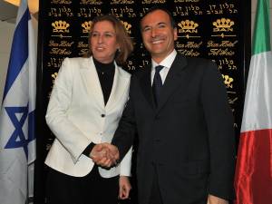 Frattini: «Italia pronta per schierarsi al valico di Rafah»