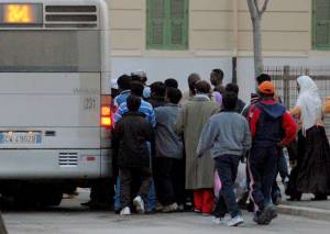 Vendola: "Autobus per immigrati? Da abolire"