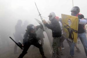 Vicenza, guerriglia no global al corteo anti-G8