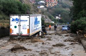 Sicilia, frane e maltempo: allarme