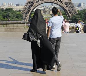 Viaggio tra le radicali islamiche: «Il burqa è la nostra vera pelle»