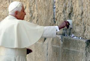Il Papa alla Sinagoga 
"Vi spiego perché 
oggi si fa la Storia"