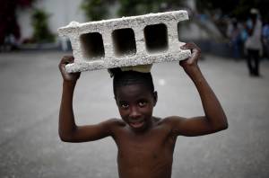 Haiti, il bilancio: 350mila le vittime 
Servono 10 anni per la ricostruzione