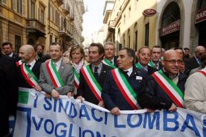 Sindaci lombardi in corteo: basta tagli