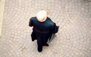 Tentano un'estorsione travestiti da sacerdoti: due arresti a Vigevano