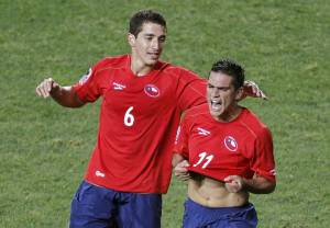 Il Cile batte una Svizzera in dieci: 1-0 
Ma Benaglio supera Zenga per 9 minuti