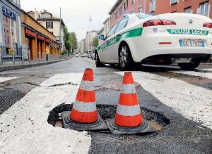 Buche sulle strade, boom di incidenti 
E' record ricorsi: aumentati del 45%