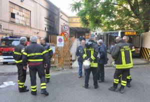 Incendio in una fabbrica, 
morti due operai cinesi: 
"I cadaveri carbonizzati"