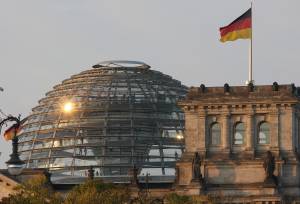 Terrorismo, in Germania 
chiusa cupola Reichstag 
Jena, finto allarme bomba