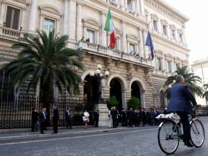 Allarme di Bankitalia: debito record a ottobre