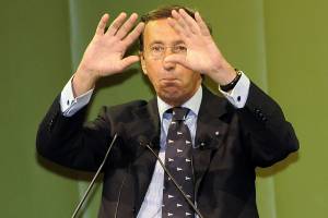 Fini e Casini tentano il ribaltone: 
"Berlusconi si faccia processare"