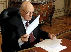 Milleproroghe, lo stop di Napolitano al governo:  
"Il decreto è incostituzionale, serve più dialogo"