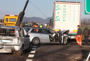 Brescia, tragedia sull'A4: 
muoiono due ventenni, 
promesse della pallanuoto