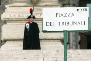 Magistrati all'assalto, svelate le mail golpiste: 
"Lo zietto Berlusconi deve togliere il disturbo"