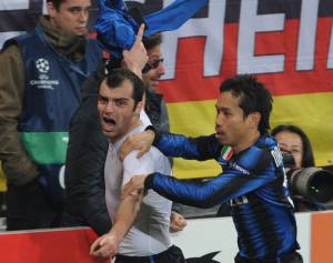 Champions: l'Inter va avanti 
Eto'o trascina, Pandev decisivo