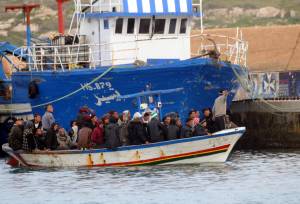 Migliaia di sbarchi e 35 dispersi, solo l’Onu non vede l’emergenza