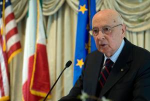 Immigrati, Napolitano 
"No a reazioni sbrigative" 
Appello di Maroni all'Ue