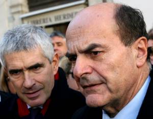 Tra Casini e Bersani, un nuovo patto anti Cav: 
"Il governo non c'è. A casa e si torni al voto"