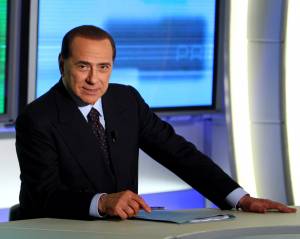 Il ritorno di Berlusconi in tv:  
"Bandiera rossa non trionferà"