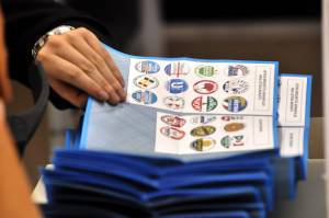 Ballottaggi, ultimi elettori ai seggi 
Segui i risultati in diretta con noi