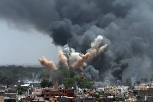 Gheddafi in tv: "Vivo o morto, resto a Tripoli 
Non ci arrendiamo, siamo più forti dei missili"