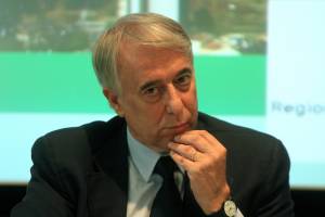 A Milano pochi "rossi" e molto establishment: 
Giuliano Pisapia costretto ai primi compromessi