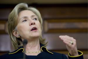 Libia, Clinton denuncia: 
"Gheddafi usa lo stupro 
come un'arma di guerra"