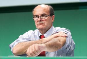 Bersani come un disco rotto: 
"Berlusconi deve dimettersi"