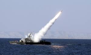 Iran tensione alta nel Golfo: Teheran testa a Hormuz un missile a lungo raggio