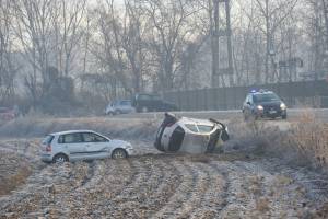 Tampona un'auto e si toglie la vita con una coltellata