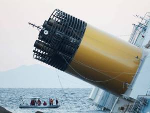 Concordia, Clini: "Valutiamo limitazioni a rotte nautiche" Identificata una delle vittime