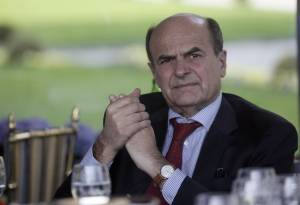 Bersani rischia il naufragio:  nel Pd solo falsa concordia