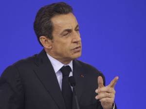 Sarkozy punta al centro? "Non ci sarà nessun accordo con la destra di Le Pen"