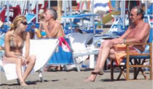 Per Fini, Elisabetta e bimbe stessa spiaggia stesso mare