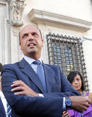 Alfano: Basta sacrifici Non siamo euro-tappetini Bersani vuole solo tasse