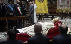 In fila per l'addio a Martini "Era uno di noi..."