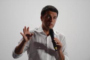 Renzi: "Chi perde non scappa e aiuta chi vince"