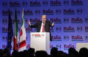 Pier Luigi Bersani all'assemblea Pd