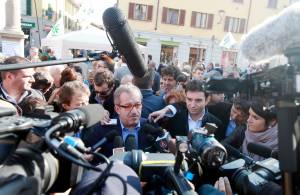 Formigoni-Maroni, braccio di ferro sulla data del voto in Lombardia