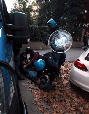 Monti in Bocconi: tafferugli tra polizia e centri sociali