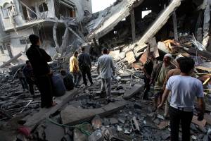 Gaza, ancora raid nella notte