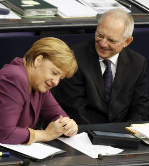 Il grillino Vacca: "Processate Merkel e Schaeuble per crimini contro l'umanità"
