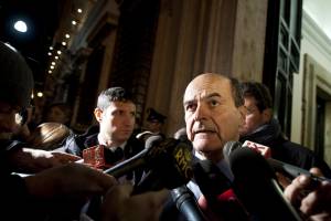 Il segretario del Pd Pierluigi Bersani esce da Palazzo Chigi