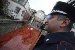 Agguato a Scampia, ucciso nel cortile di una scuola materna