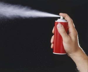 Sesso, capelli, moralità La vita si affronta con un colpo di spray