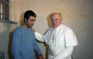 Ali Agcà: "Khomeyni mi ordinò di uccire papa Giovanni Paolo II"